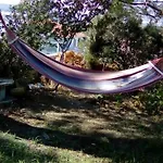 Hébergement de vacances Garden House With Sea View *