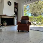 Hébergement de vacances Garden House With Sea View *
