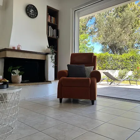 Hébergement de vacances Garden House With Sea View *