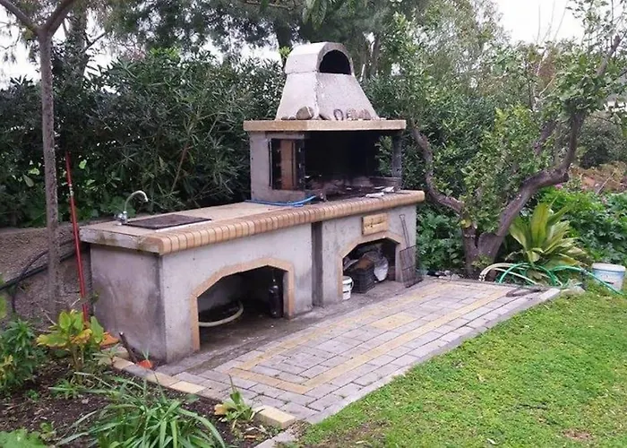 Garden House With Sea View * 法里拉基