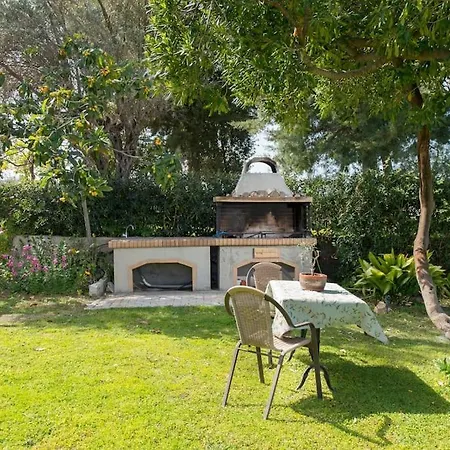Garden House With Sea View Holiday home *