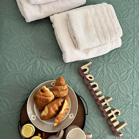 Garden House With Sea View Semesterbostad *