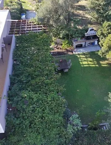 Garden House With Sea View *