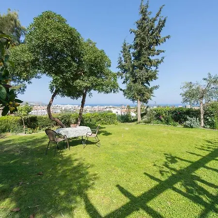Nyaraló Garden House With Sea View