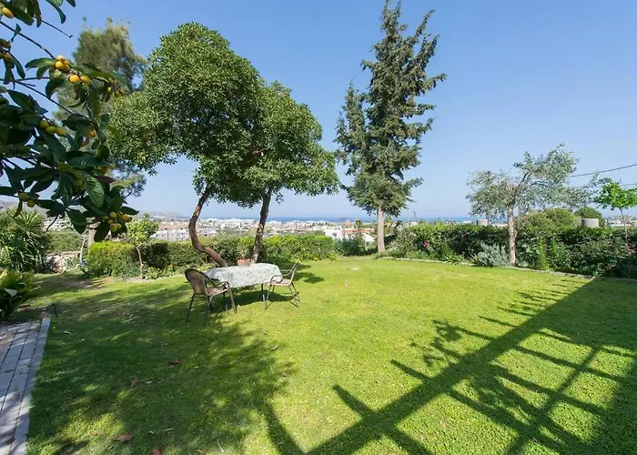 Nyaraló Garden House With Sea View
