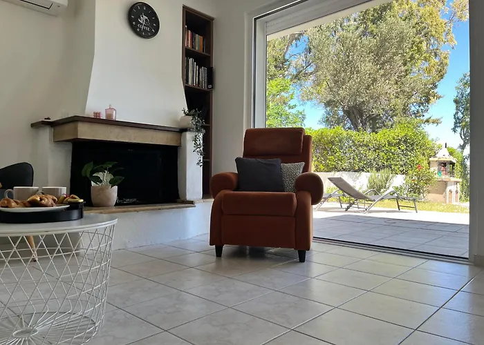 Nyaraló Garden House With Sea View *